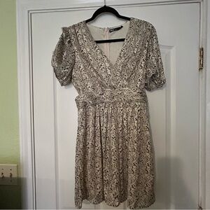 Ina floral dress sz medium nwt